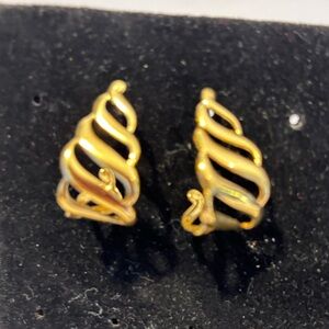 Vintage Monet Earrings Gold tone Spiral Twisted Rope. Jewelry with Classic Flare
